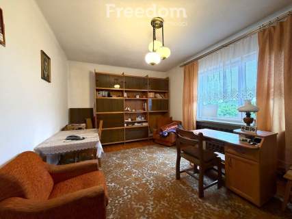 Dom 280 m2 z dochodowym sadem i chłodniami