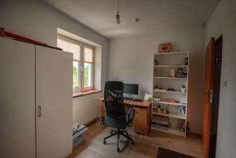 BRONOWICE, pokój w domu z ogrodem, internet