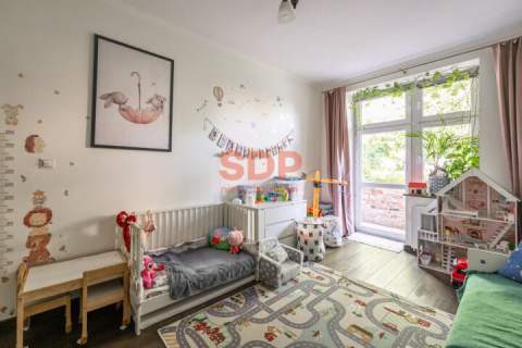 Klimatyczna kamienica po remoncie 60 m2, dębowe podłogi, balkon