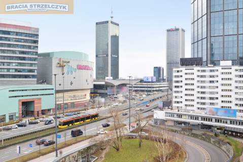 Wyjątkowa kawalerka w Centrum Warszawy, Złota 60