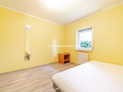 Ustawne 2 pokojowe mieszkanie w apartamentowcu.