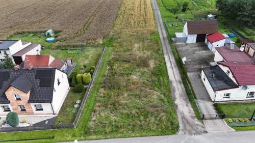 900m2 blisko lasy woda prąd w granicy prostokąt