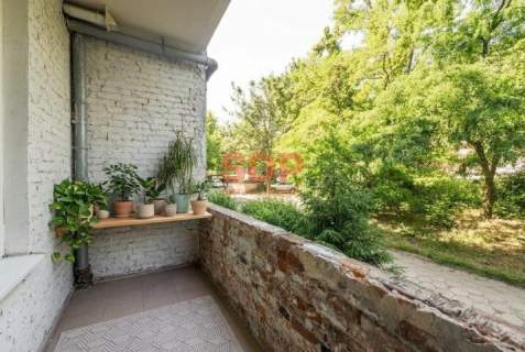 Klimatyczna kamienica po remoncie 60 m2, dębowe podłogi, balkon