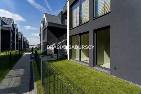 3pokoje,50m2,nowe budownictwo,2 ogródki,m.postojow