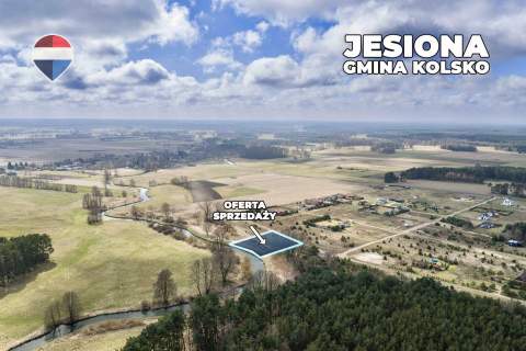 Działka z linią brzegową i zabudową rekreacyjną