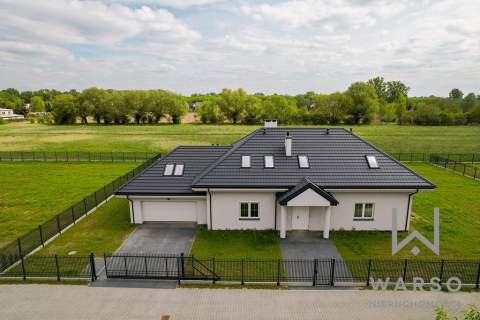 Dostępny od zaraz. Wolnostojący garaż na 2 auta.