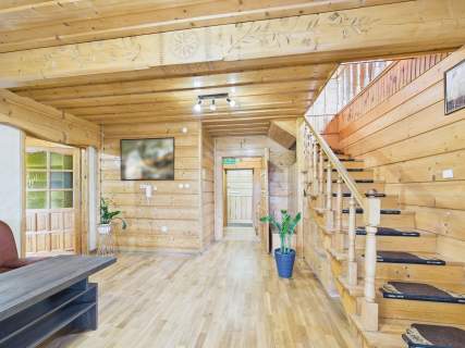 Drewniany dom z widokiem na Tatry   Dursztyn
