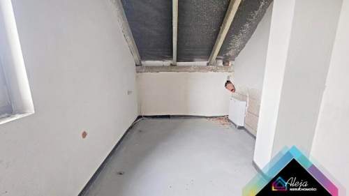 Nowy dom ze świetną komunikacją do centrum.