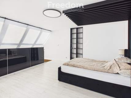 Dwupoziomowy apartament z antresolą 69.6 m2