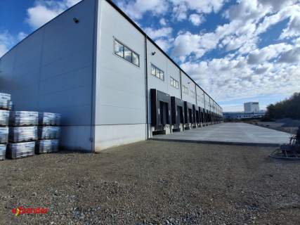 Hala z bramami dla Tir biura plac 2160 m2