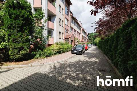 Po generalnym remoncie, parking za bramą, balkon