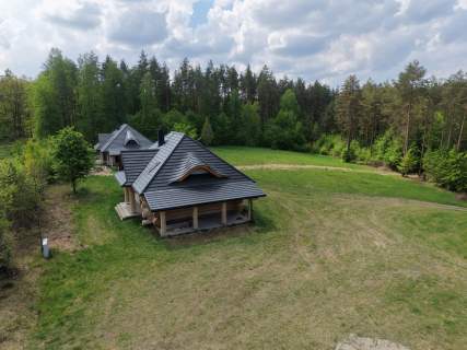 Wyjątkowy dom z bala świerkowego nad jeziorem