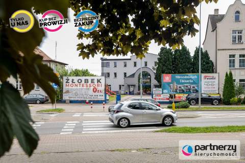 Budynek z przedszkolem i żłobkiem. 19 garaży.