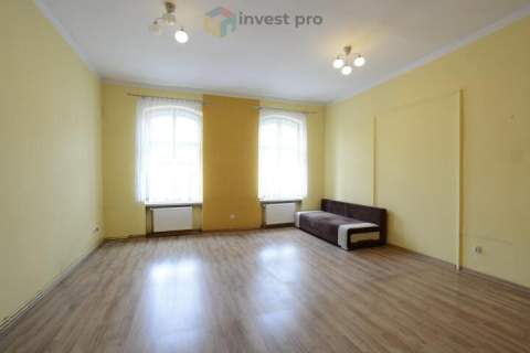 1 piętro, zadbana kamienica, 90 m2