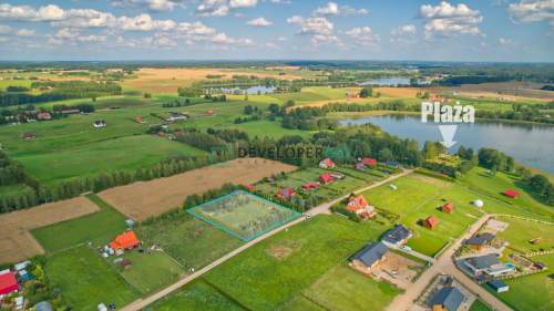 Działka budowlana z domkiem i widokiem na Jezioro