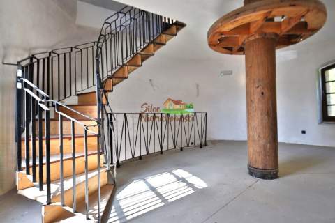 Wiatrak typu Holenderskiego pod restaurację airbnb