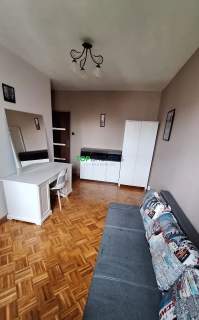 Cztery pokoje z osobną kuchnią, parking, metro
