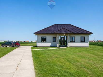Parterowy dom z dużą działką
