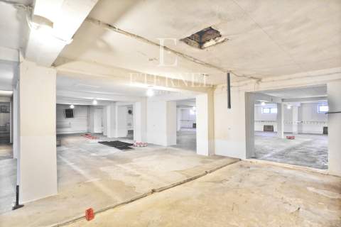 Hala magazynowo-produkcyjna 1600 m2 z działką 0,5h
