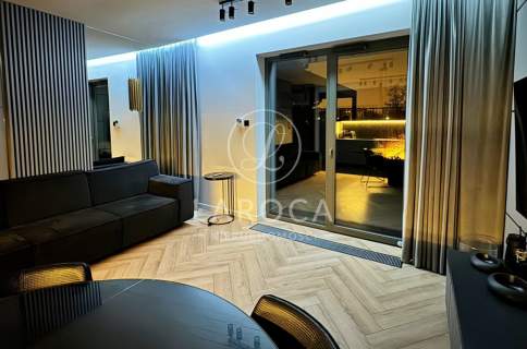 Apartament 2 pokoje, winda, ogród/garaż.