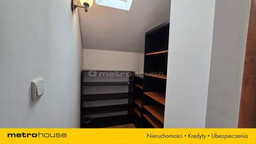 Dom z dodatkowym budynkiem mieszkalnym Widok