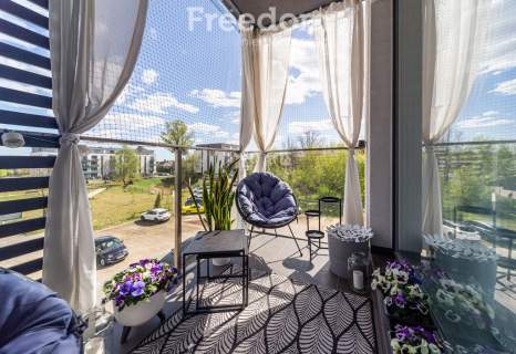 3 pokoje Balkon Klimatyzacja Stan idealny