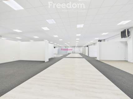 Kompleks Komercyjny 3430 m przy DK9