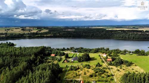 Mazury-malownicza działka blisko jeziora i lasu.