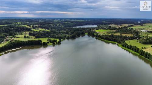 Mazury-malownicza działka blisko jeziora i lasu.
