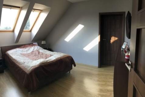 Nowoczesny, energooszczędny dom z pompą ciepła i f