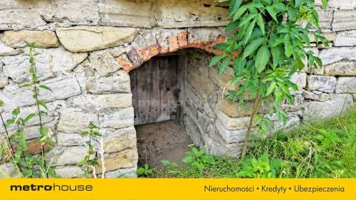 61 arów gruntów pośród gór z domem do remontu
