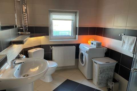 Budynek usługowy i dom - bardzo niskie koszty użytkowania