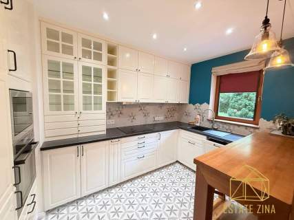 Przestronny apartament z prywatnym ogrodem