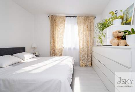 90m , 2 poziomy, 2 miejsca park., balkon, 4 pokoje