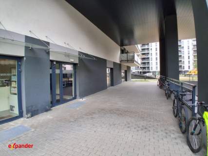 Lokal na parterze w centrum 198