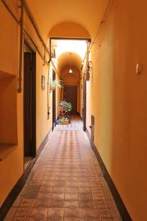 Kamienica inwestycyjna parking 8 aut - centrum