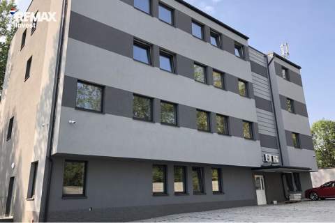 Budynek komercyjny działający hotel pracowniczy