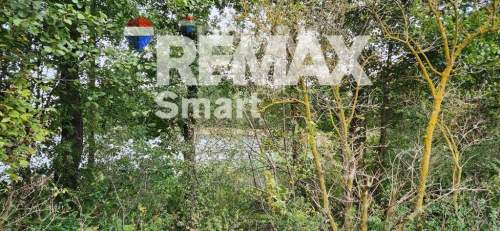 Działka budowlana z linią brzegową, Skolity
