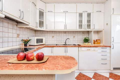 Oddzielna kuchnia, 2 balkony, piwnica, 61 m