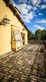 Wolnostojący dom z dużym tarasem i garażem w Koniakowie