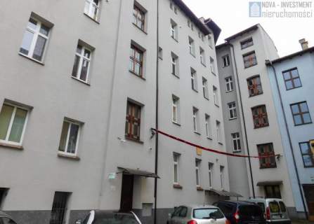 centrum/ miejsca parkingowe/wyposażone