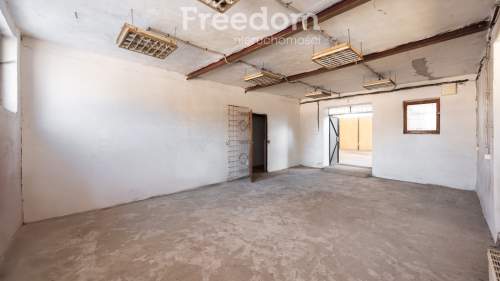 Budynek hala na działce 1 365 m2 