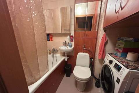 Sprzedam 2 pokoje z kuchnią, IIp, balkon, piwnica