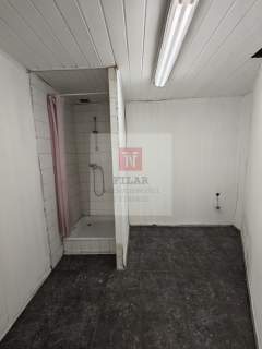Hala magazynowo-produkcyjna socjal. 130m2