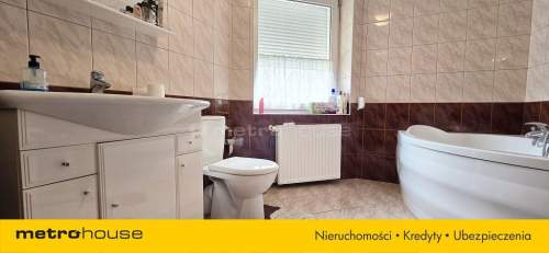 PRZESTRONNY DOM WOLNOSTOJĄCY NIEDALEKO MORZA