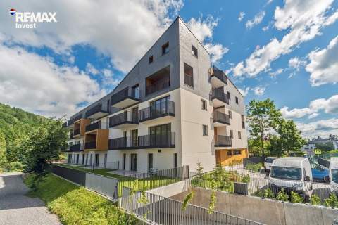 Duże mieszkanie z dwoma balkonem i wykuszem