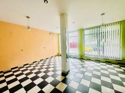 Lokal 60 m z witrynami blisko centrum Strzelina 