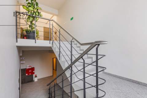 Lokal, Darmowy Parking, Blisko SKM
