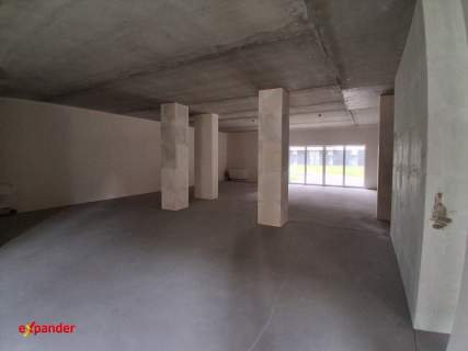 Lokal na parterze w centrum 198