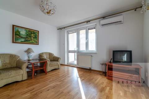 Tarnów ul. Dąbrowskiej 26 1.p. 64 m2 balkon piwnica k